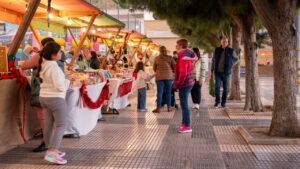 Mercado navideño en Calvià con actividades familiares y decoraciones festivas.