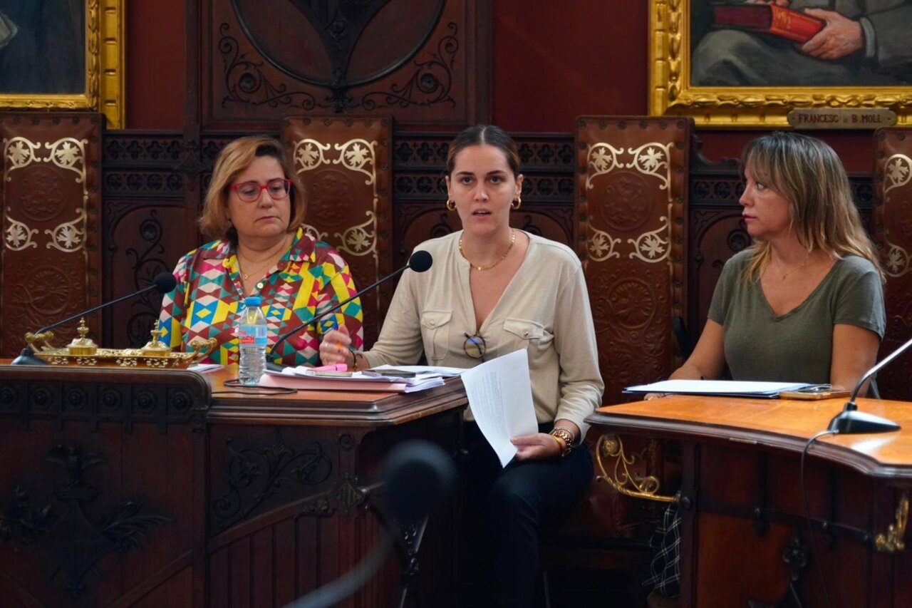 Reunión sobre cambios en las fiestas de Palma en 2026 con representantes del Ayuntamiento.