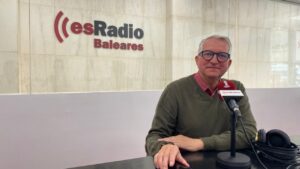 Carlos Fuentes, delegado episcopal, en esRadio Baleares durante una entrevista.