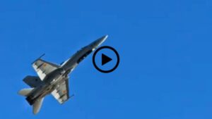 Cazas militares volando sobre Palma, generando sorpresa entre los vecinos.