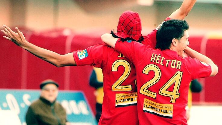 Jonás celebrando un gol con máscara de Spider-Man en 2007