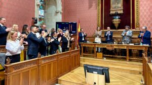 Pleno del Consell de Mallorca celebrando la aprobación del presupuesto de 2026