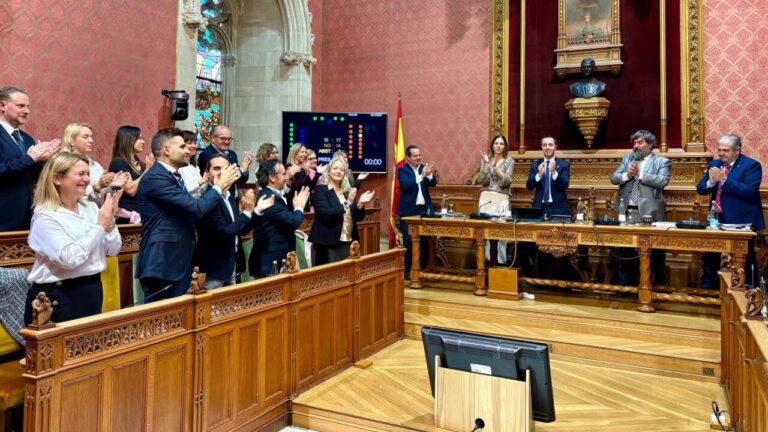 Pleno del Consell de Mallorca celebrando la aprobaci&oacute;n del presupuesto de 2026