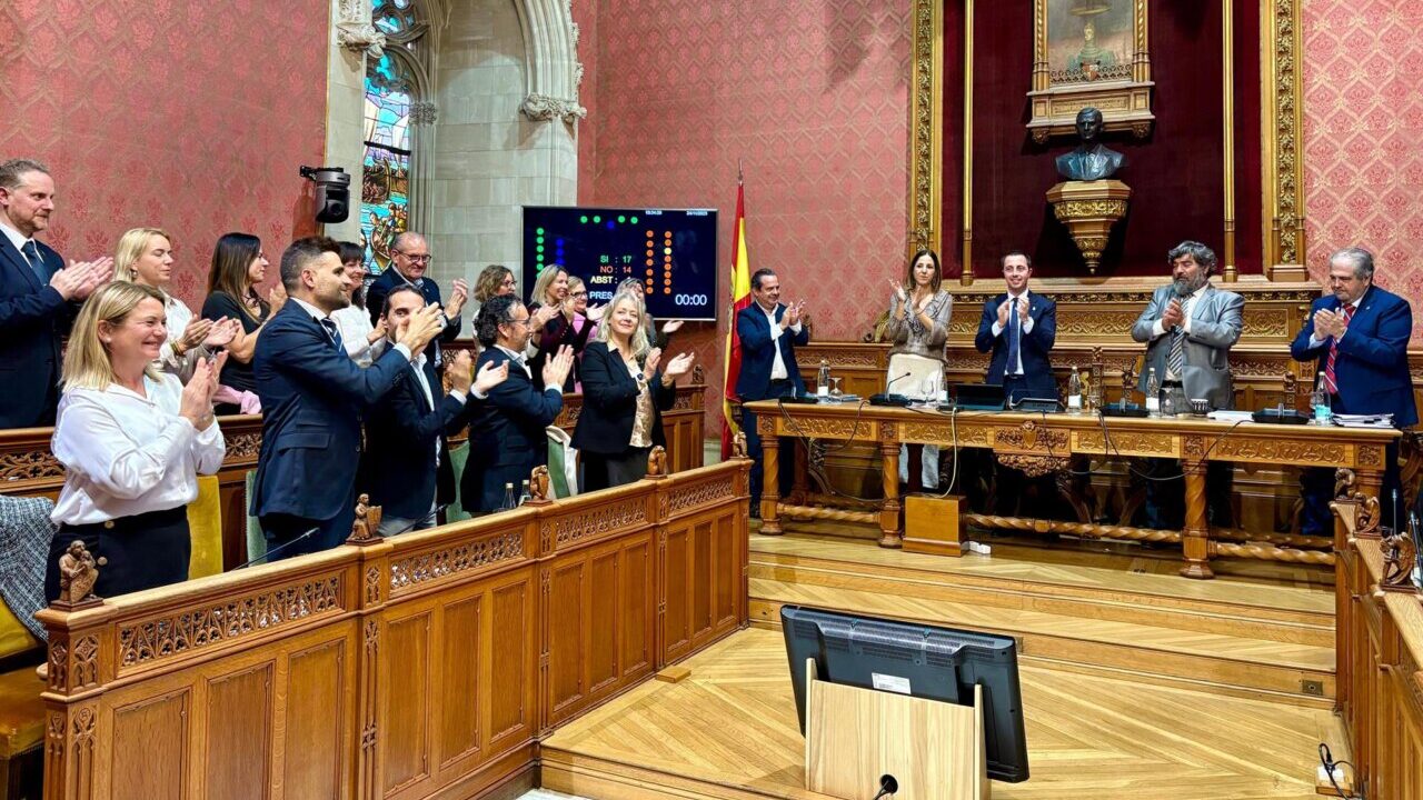 Pleno del Consell de Mallorca celebrando la aprobaci&oacute;n del presupuesto de 2026