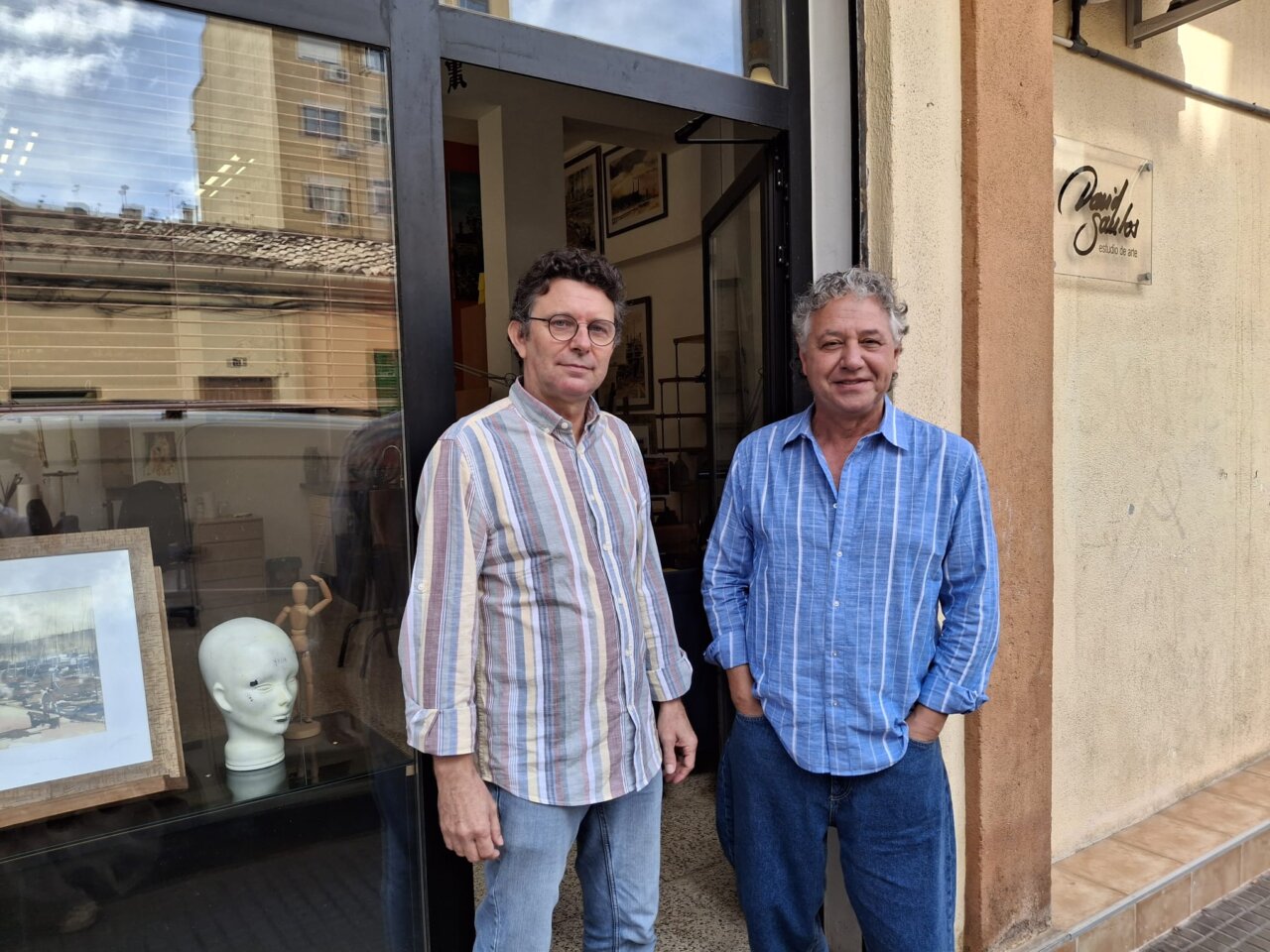 David Santos y Xisco Barcelo en el estudio de arte en Palma.