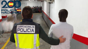 Detenido por almacenar y distribuir 300 archivos de pornografía infantil