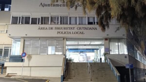 Edificio de la Policía Local en Palma de Mallorca por la noche.