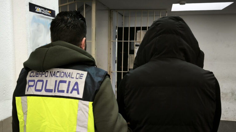 Tres detenidos en Palma por quemar un coche para cobrar la indemnización del seguro