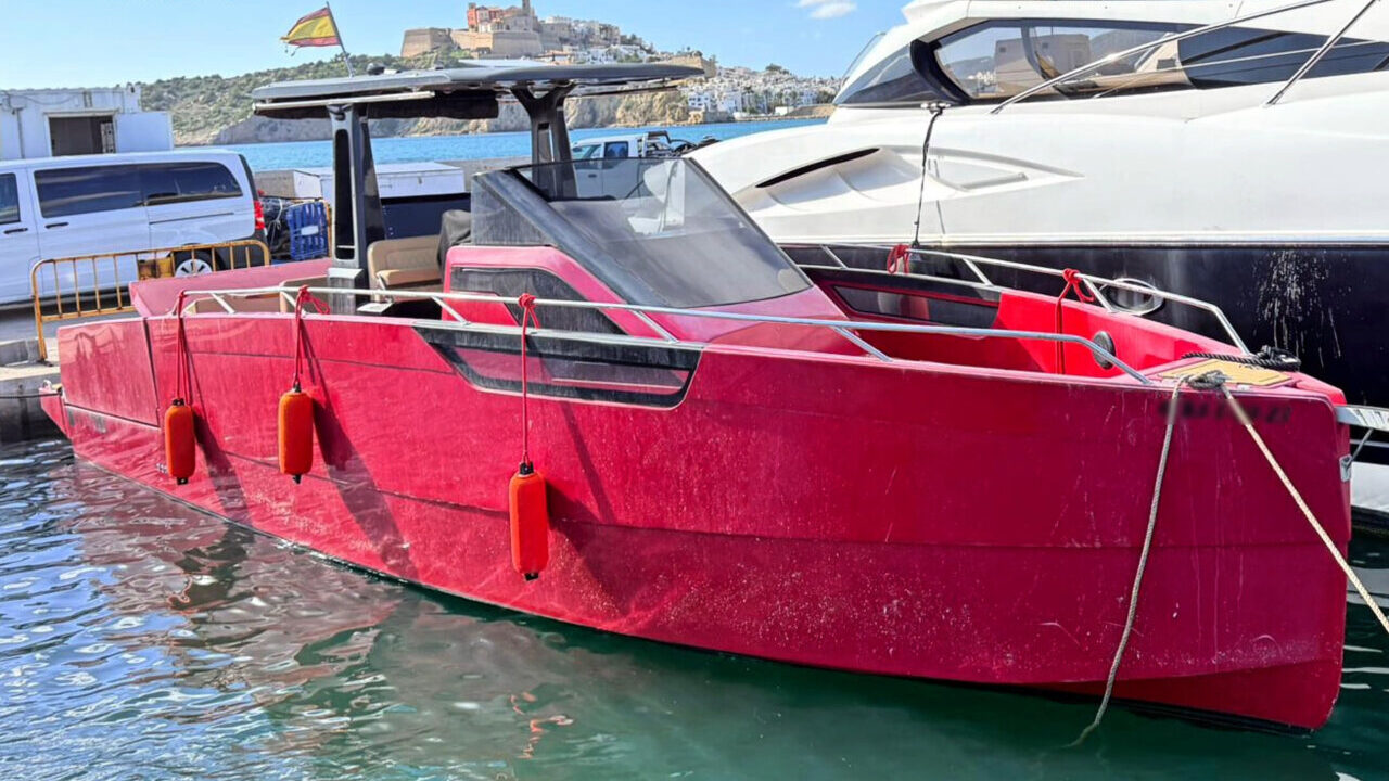 Detienen a los tripulantes de la narcolancha que quedó varada en Ibiza con 523 kilos de cocaína