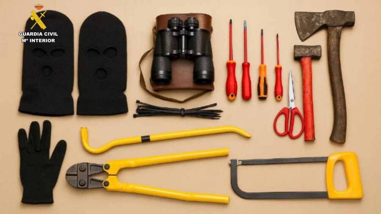 Herramientas y objetos utilizados en robos con fuerza en viviendas.