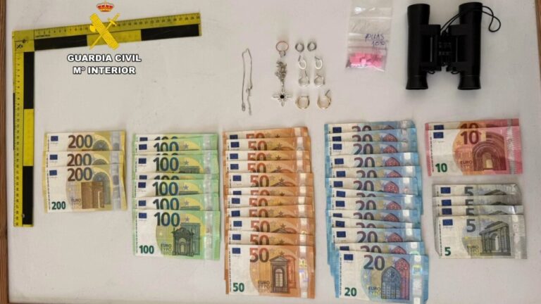 Tres detenidos por robar en el interior de varios coches en Pollença