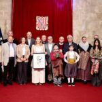 Grupo de personas en la celebración del Dijous Bo en Inca