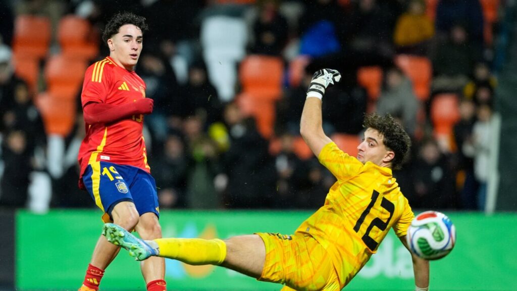 Jan Virgili en acción durante un partido de la sub-21 de España