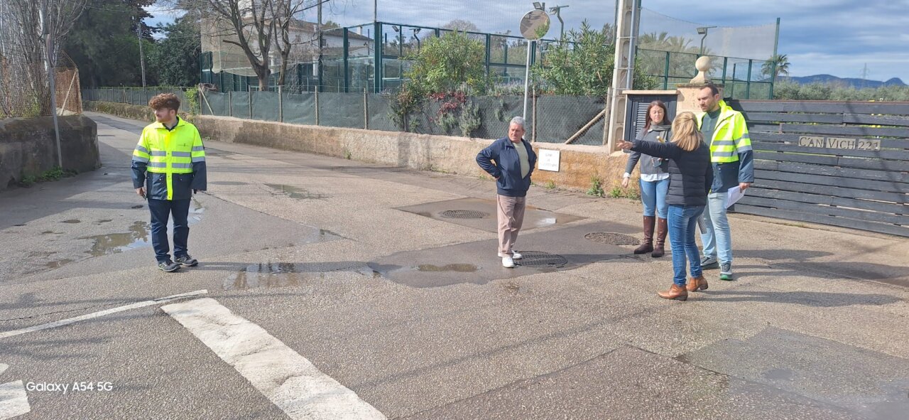 Reunión de vecinos en Sa Garriga para discutir mejoras en la barriada