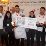 Pablo Izquierdo recibiendo el primer premio en el campeonato de cocina vegana