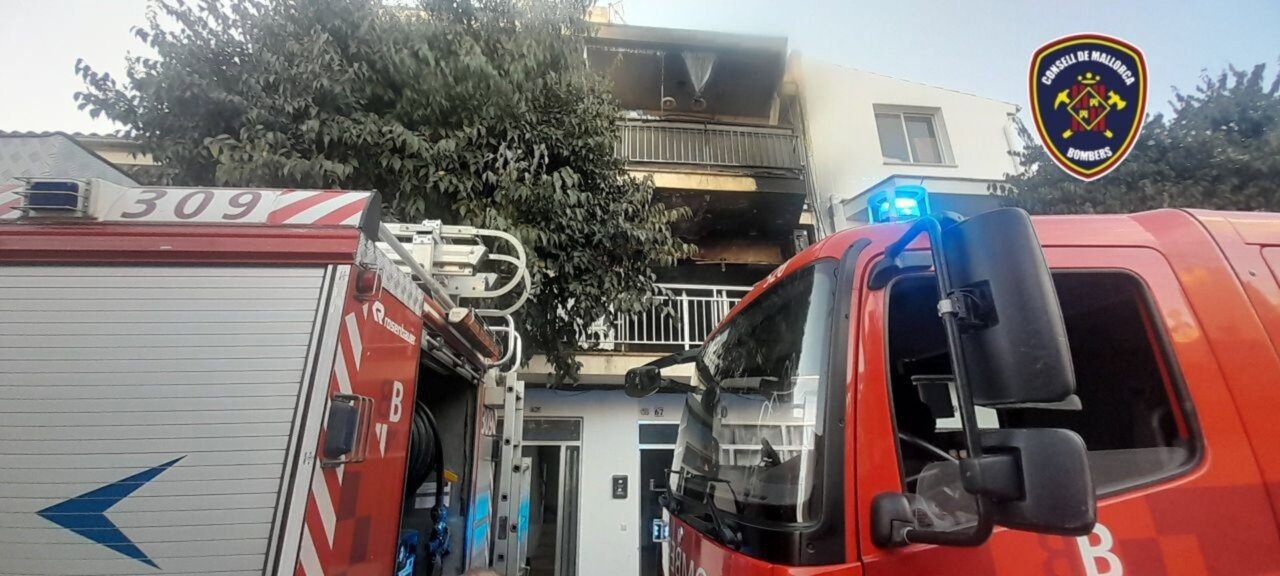 Incendio en edificio de Portocolom tras explosión de bombona de butano