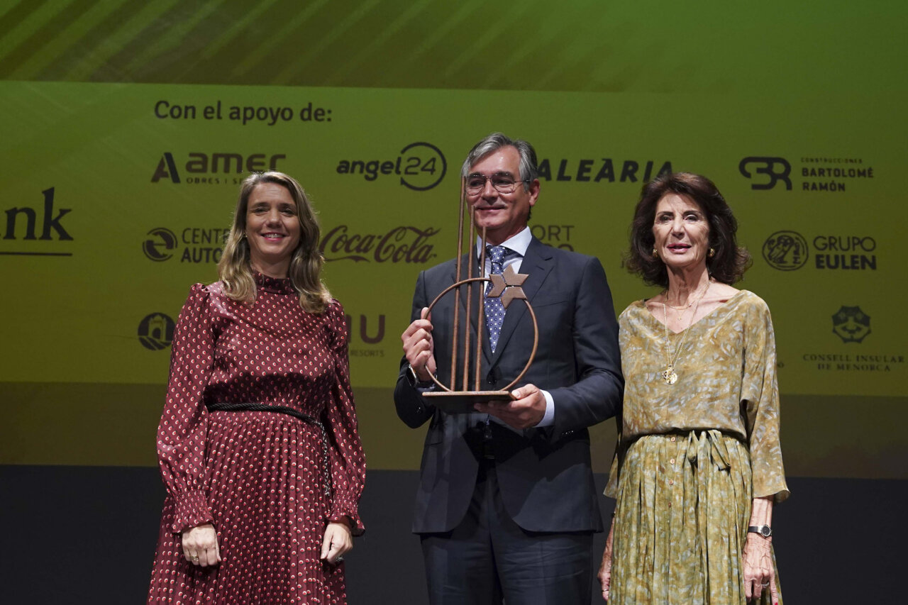 Carmen Planas y premiados en la Gala del Empresario 2025 en Menorca