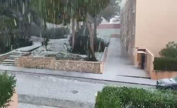 Una espectacular granizada azota el noreste de Mallorca