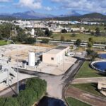 Planta de tratamiento de agua en Calvià con paisajes montañosos al fondo
