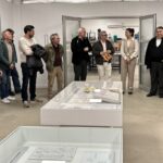 Inauguración de la exposición de Lorena Varea en ADEMA con asistentes