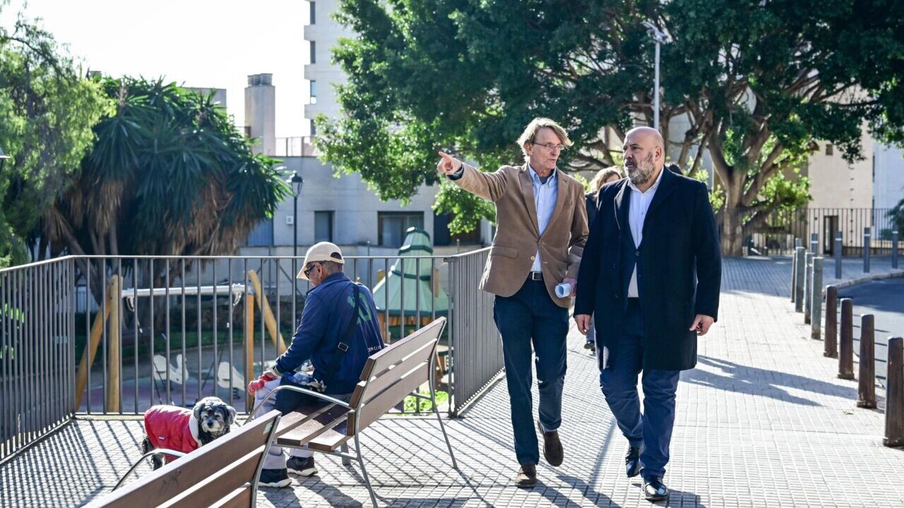 Visita del alcalde Jaime Mart&iacute;nez en El Terreno con mejoras urbanas