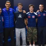 Izán Guevara junto a su equipo de Yamaha en 2025