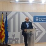 Jaime Martínez hablando en el Ayuntamiento de Palma sobre la capitalidad.