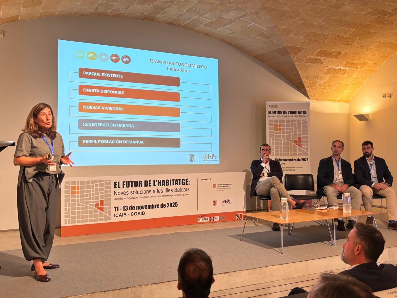 Presentación sobre vivienda en las Islas Baleares con gráficos informativos.