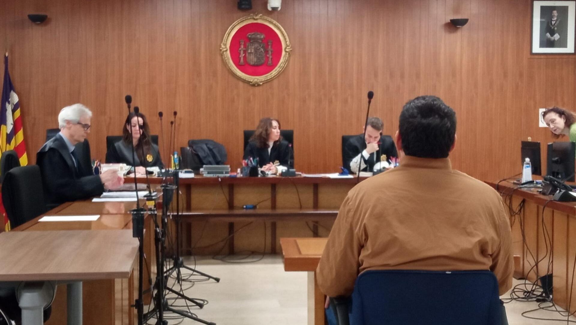 Reconoce que abus&oacute; y mostr&oacute; v&iacute;deos porno a una menor, pero se libra de la c&aacute;rcel