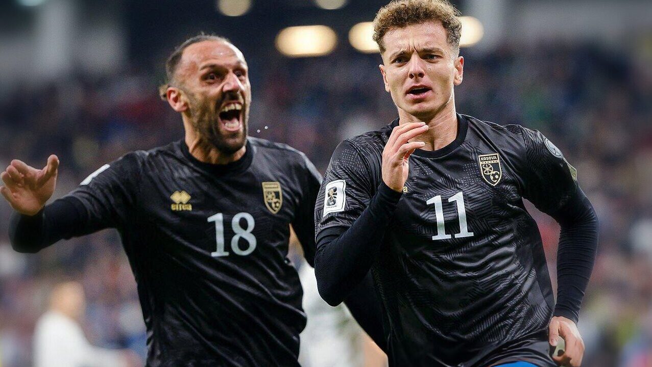 Jugadores de la selecci&oacute;n de Kosovo celebrando un gol en un partido