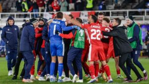 Jugadores de Malta celebrando una victoria en el fútbol