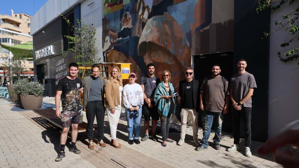 Grupo de muralistas en el evento Let’s Art 2025 en Porto Pi.