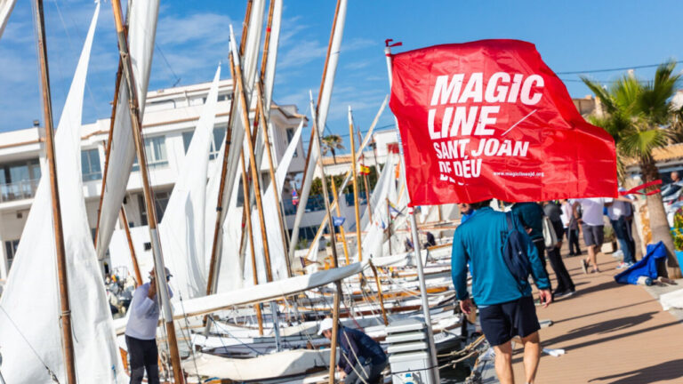 Participantes de Magic Line en un evento náutico en Mallorca