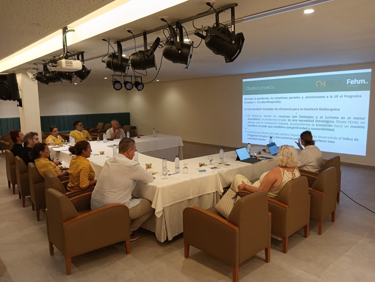 Reunión sobre sostenibilidad en el sector hotelero en Mallorca