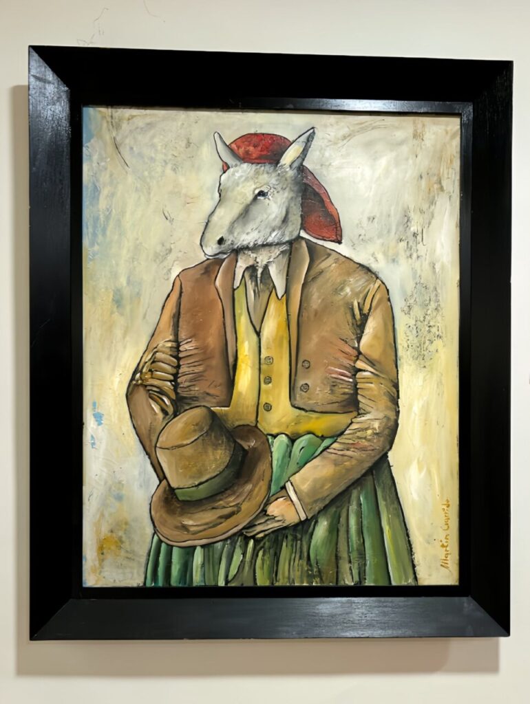 Pintura de Martín Garrido en Art Home con figura de persona y cabeza de animal.