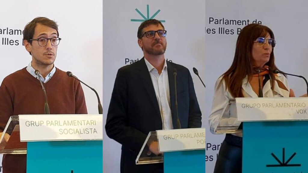 Tres portavoces políticos en una rueda de prensa en el Parlament de las Islas Baleares.