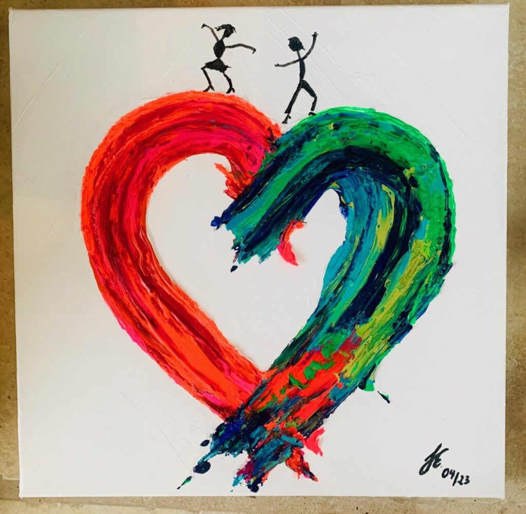 Pintura abstracta de un corazón colorido con figuras danzantes.