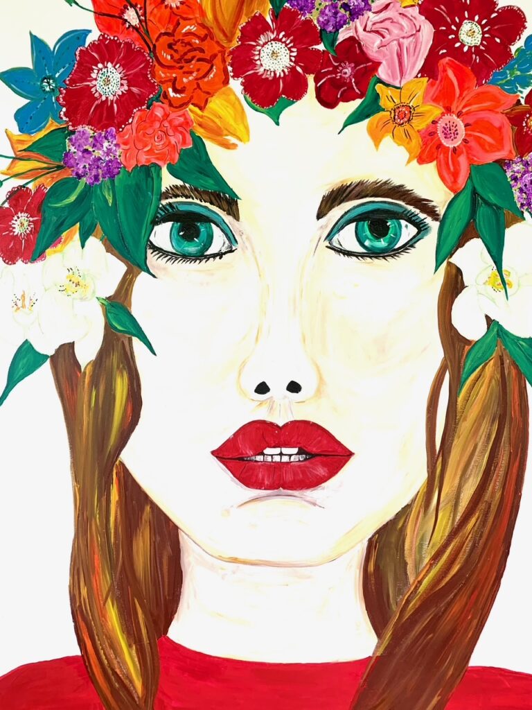 Retrato de mujer con flores en la cabeza y labios rojos