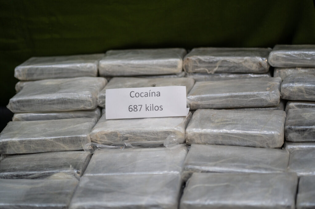 Paquetes de coca&iacute;na con una etiqueta que indica 687 kilos