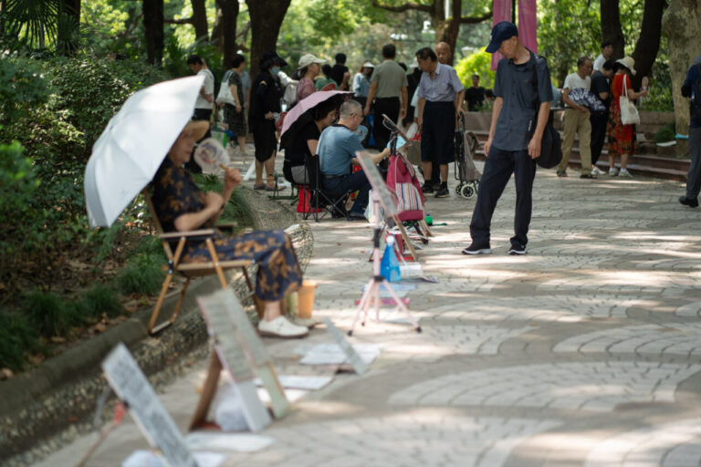 Personas en el mercado matrimonial del People’s Park en Shanghái