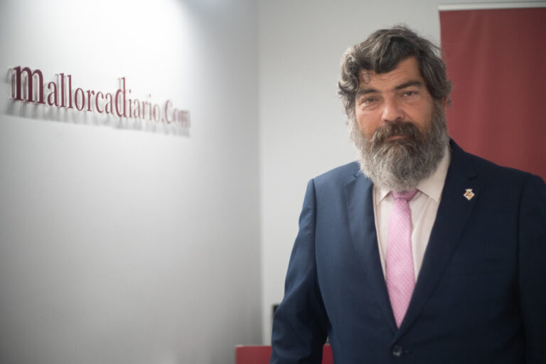 Pedro Bestard en la redacción de mallorcadiario.com. | Autor: J. Fernández Ortega.