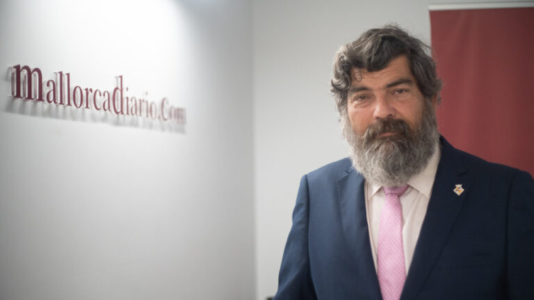 Pedro Bestard en la redacción de mallorcadiario.com. | Autor: J. Fernández Ortega.