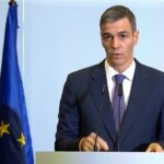 Pedro Sánchez hablando en una conferencia sobre el fiscal general