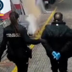 Agentes de la Policía Nacional deteniendo a un sospechoso en la calle