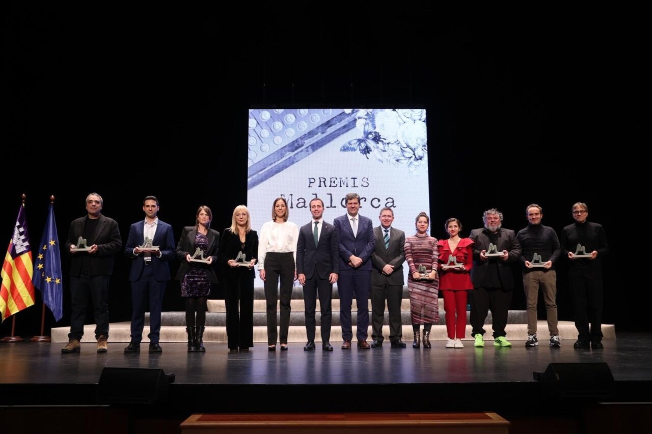 Ganadores de los Premios Mallorca de Creaci&oacute;n Literaria 2025 en el escenario
