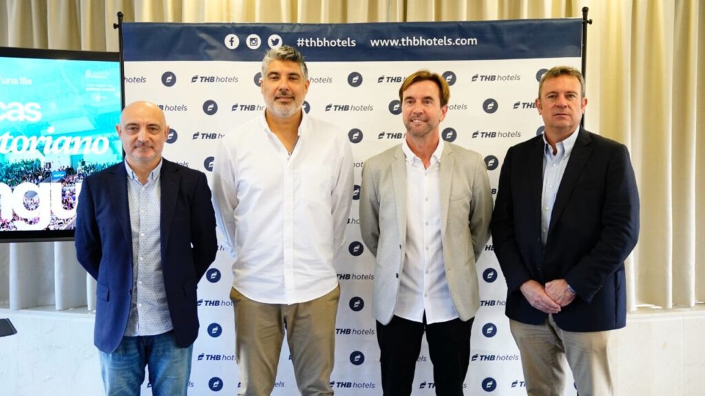 Presentación de Lucas Victoriano como nuevo entrenador del Palmer Basket