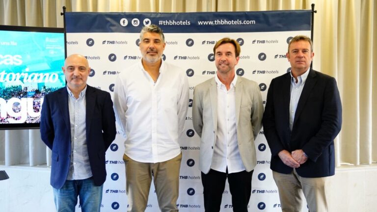 Presentación de Lucas Victoriano como nuevo entrenador del Palmer Basket