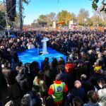 Multitud de personas en una protesta política en Madrid