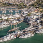Vista aérea del puerto de Palma con yates y la ciudad al fondo