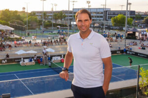 Rafa Nadal sonriendo en la academia de tenis en Mallorca